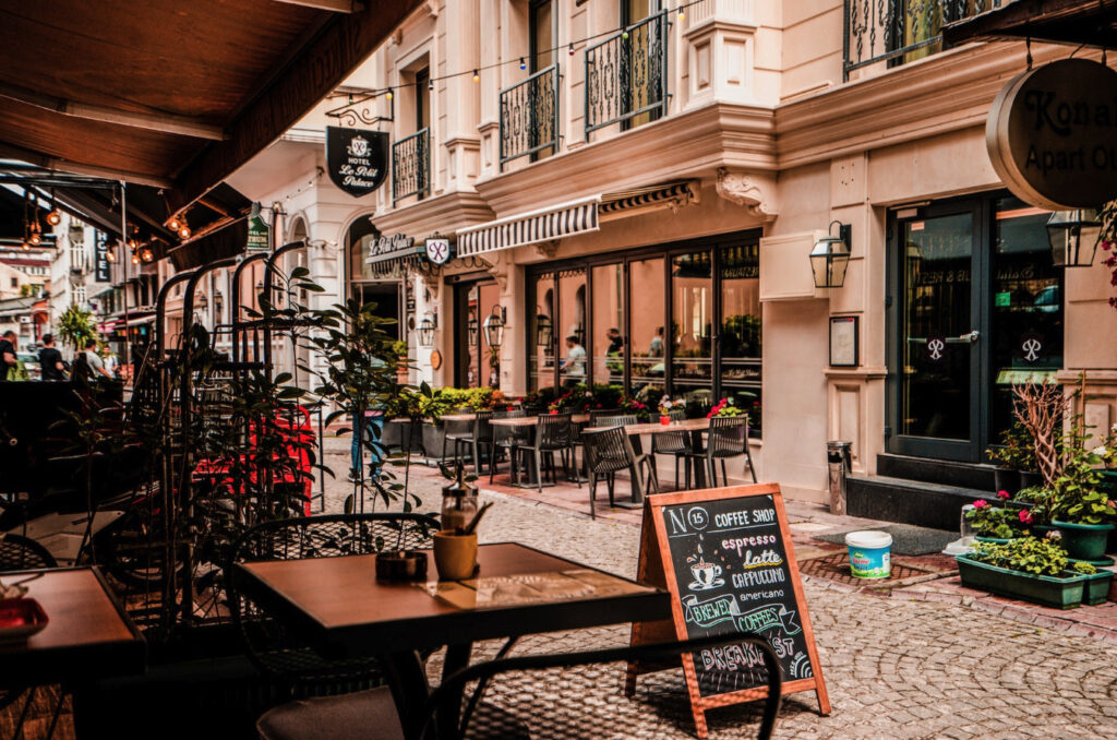 Cafés escondidos em Paris: onde os locais realmente vão